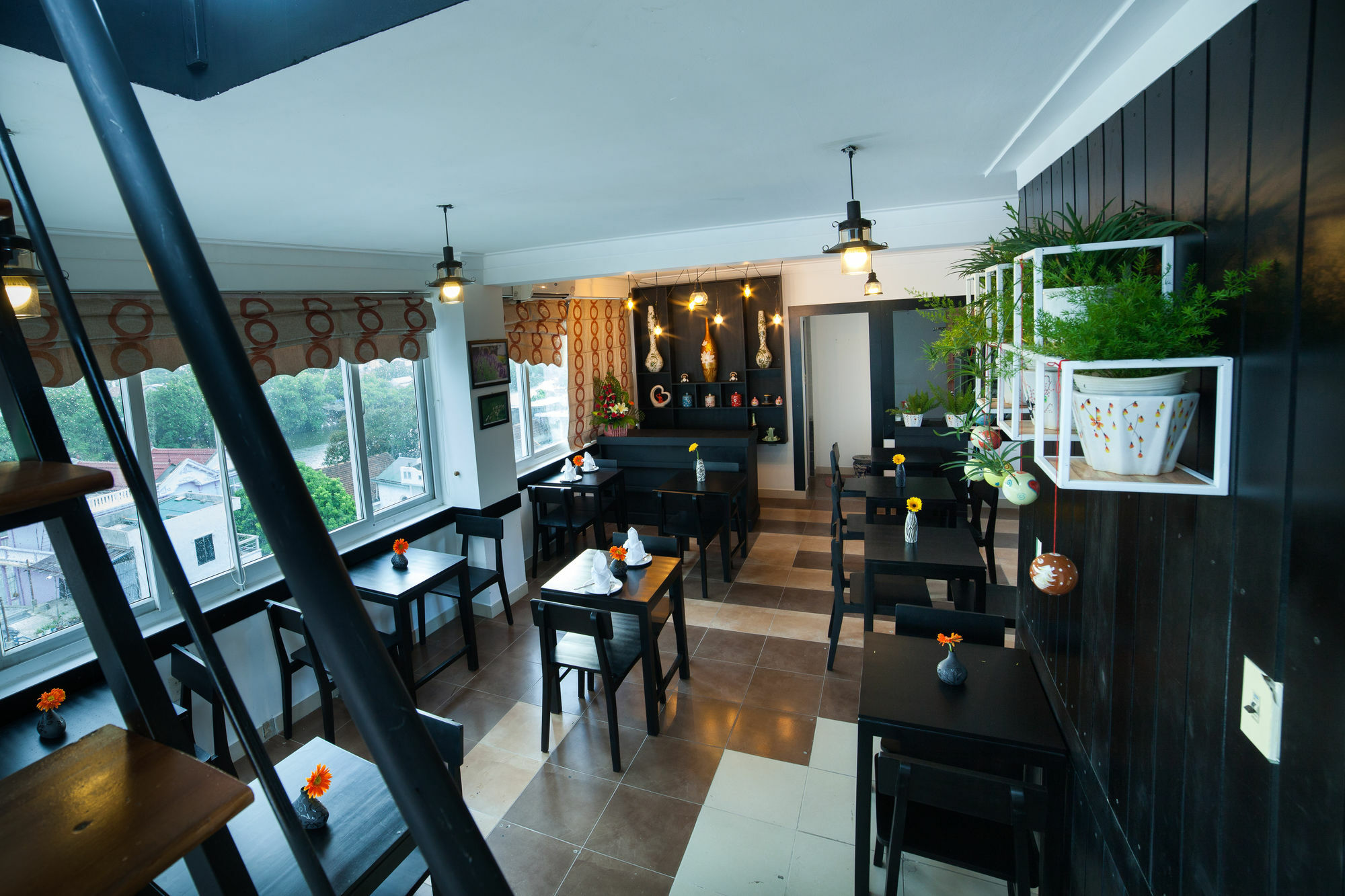 Charming Riverside Hotel Hue Exteriör bild